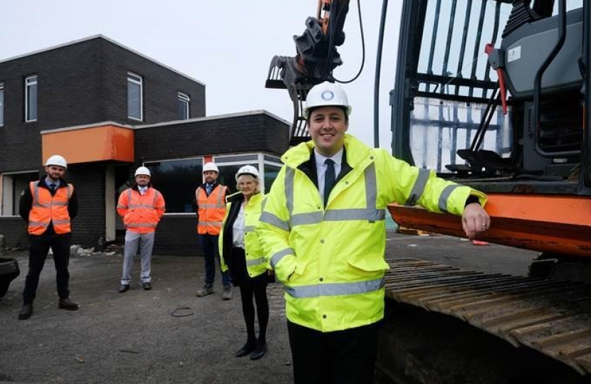 Tees Valley Mayor Ben Houchen with (l-r) Tom Wilkinson Esh Site Manager, Andy Radcliffe Esh Chief Executive, Stephen Wilke Esh Head of Civils and Mary Lanigan Leader of Redcar & Cleveland Council