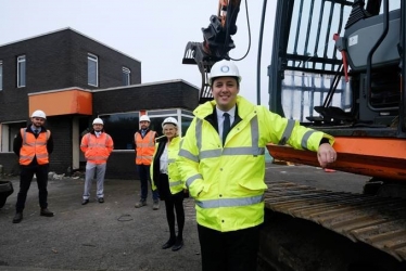 Tees Valley Mayor Ben Houchen with (l-r) Tom Wilkinson Esh Site Manager, Andy Radcliffe Esh Chief Executive, Stephen Wilke Esh Head of Civils and Mary Lanigan Leader of Redcar & Cleveland Council