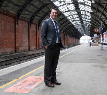 Mayor Calls on Government to Halt New East Coast Timetable